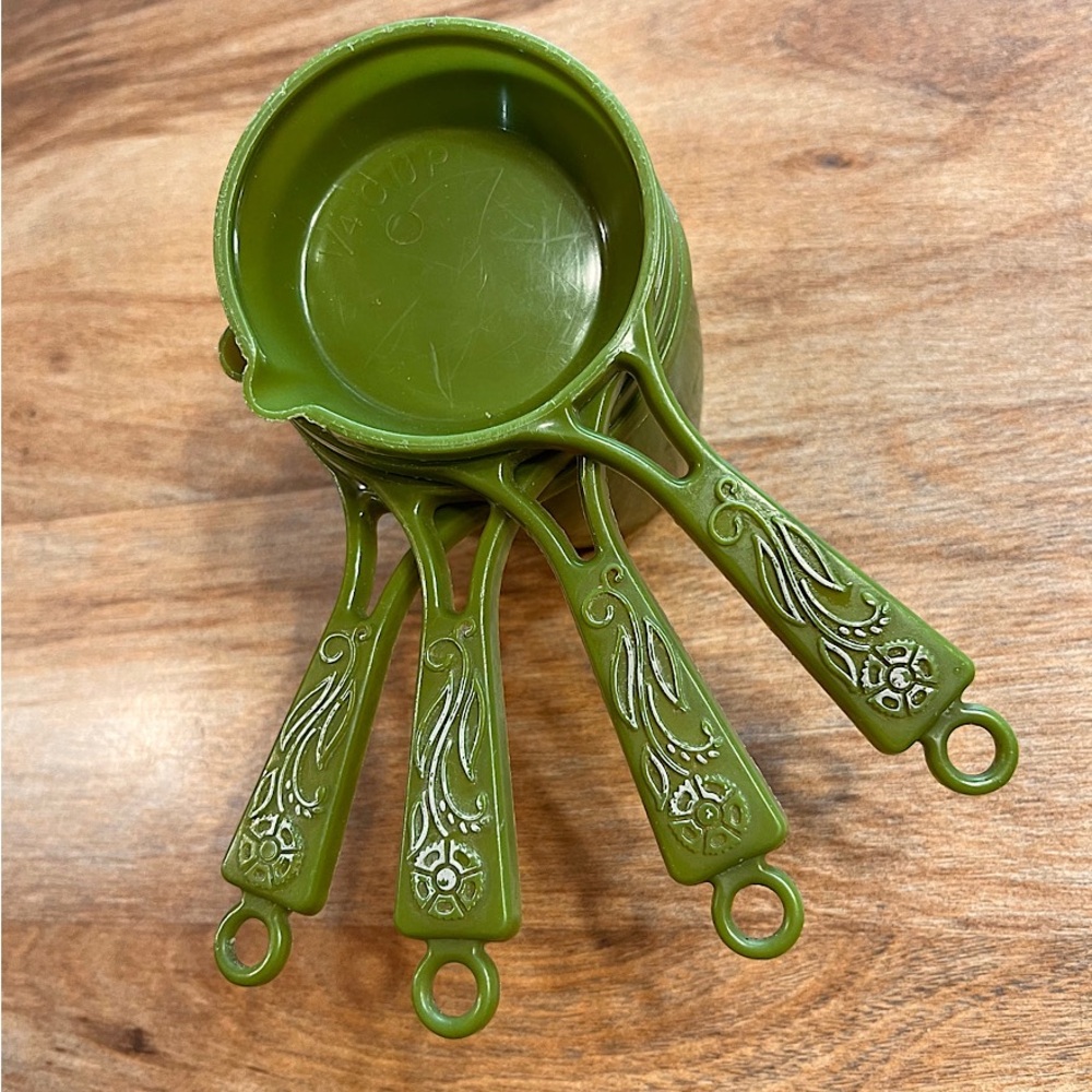Vintage Measuring Cups with Floral Handles
